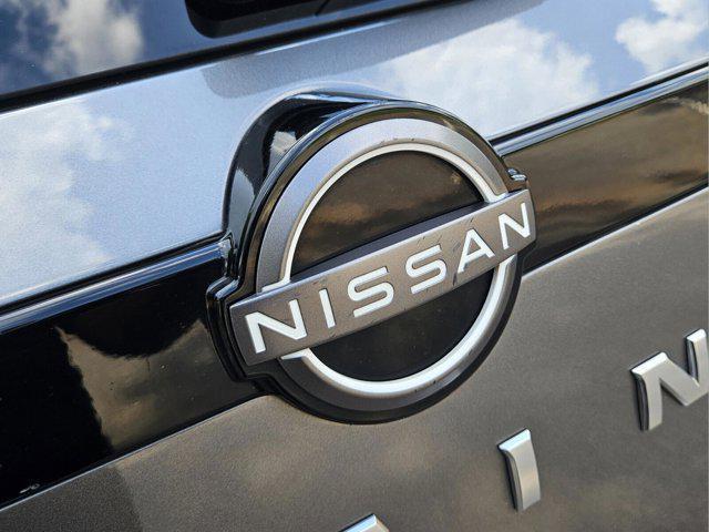 Photo of 2022 Gun Metallic Nissan Pathfinder