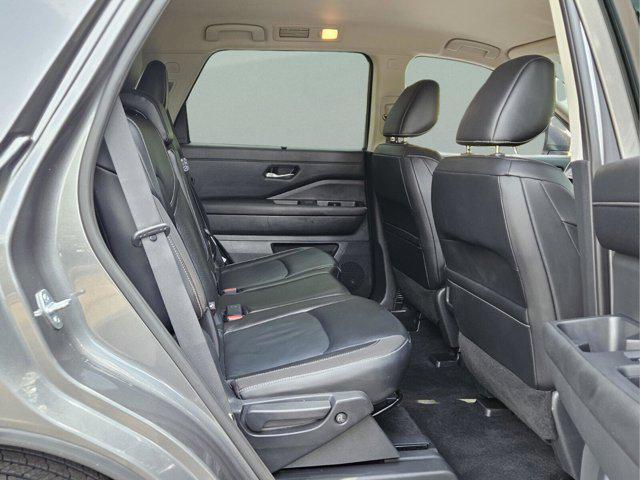 Photo of 2022 Gun Metallic Nissan Pathfinder