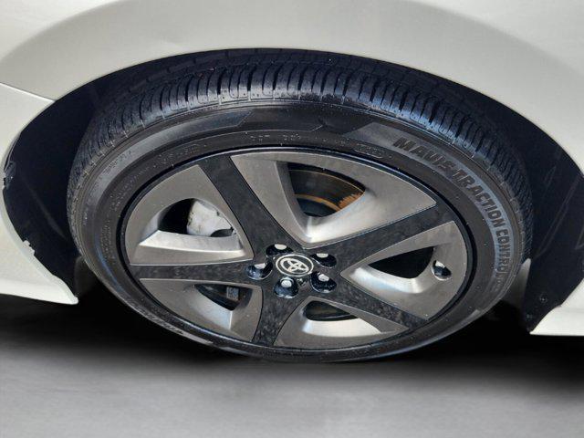 Photo of 2019 Blizzard Pearl Toyota Prius