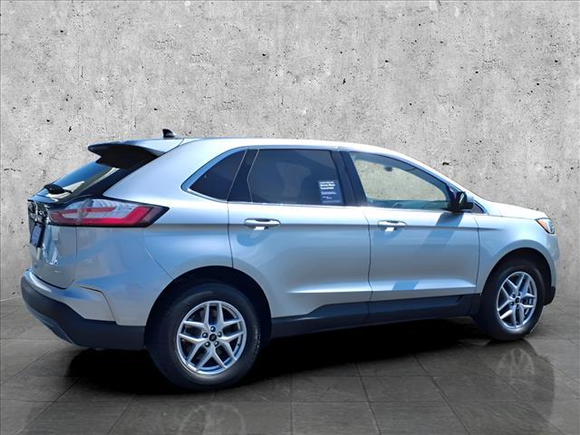 Photo of 2023 ICONIC SILVER Ford Edge