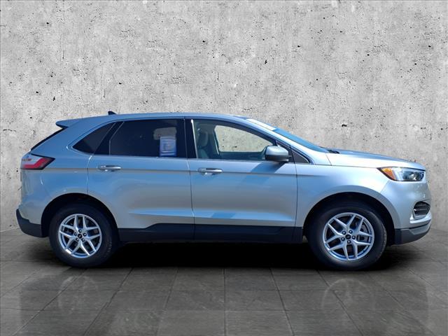 Photo of 2023 ICONIC SILVER Ford Edge