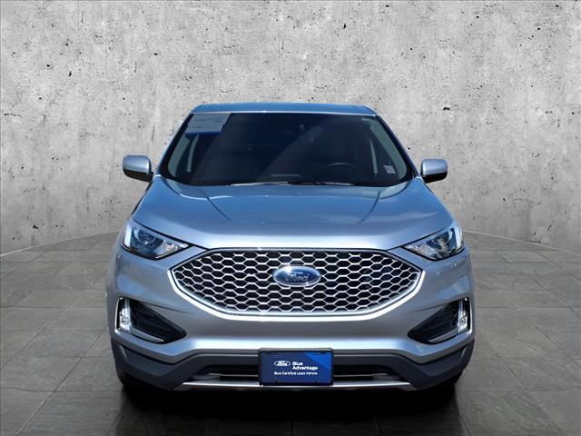 Photo of 2023 ICONIC SILVER Ford Edge