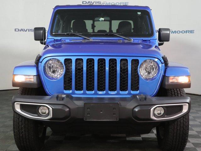 Photo of 2022 Hydro Blue Pearlcoat Jeep Gladiator