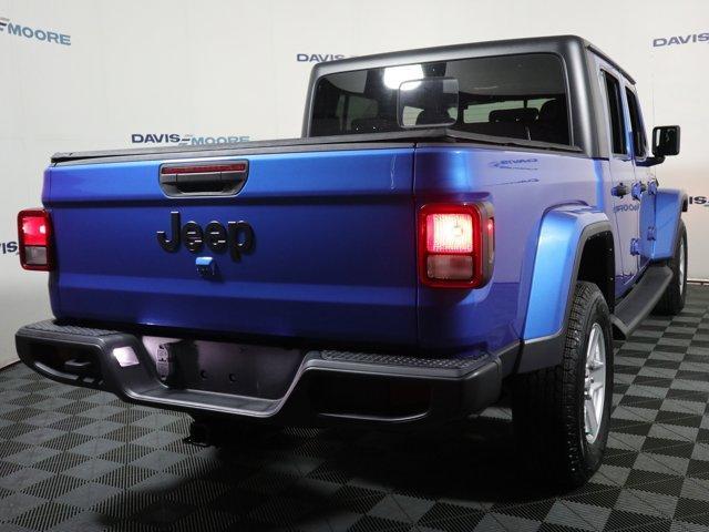 Photo of 2022 Hydro Blue Pearlcoat Jeep Gladiator