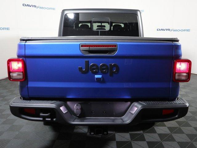 Photo of 2022 Hydro Blue Pearlcoat Jeep Gladiator