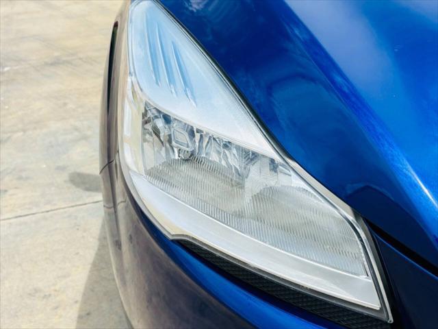 Photo of 2013 Deep Impact Blue Ford Escape