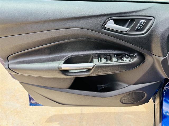 Photo of 2013 Deep Impact Blue Ford Escape