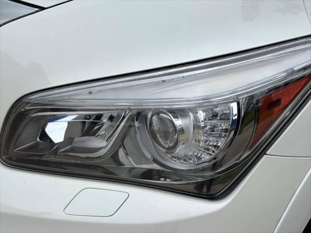 Photo of 2016 Majestic White INFINITI QX80