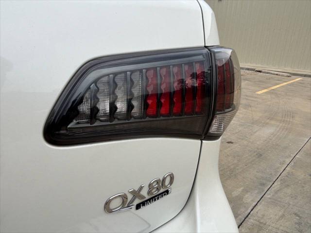 Photo of 2016 Majestic White INFINITI QX80