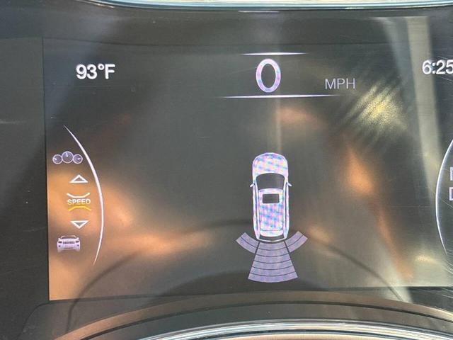 Photo of 2017 Bright White Clearcoat Jeep Grand Cherokee