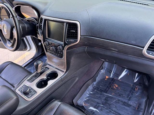 Photo of 2017 Bright White Clearcoat Jeep Grand Cherokee