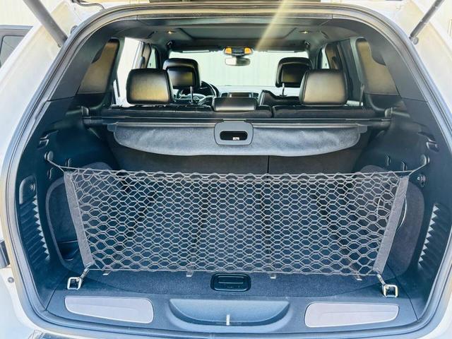 Photo of 2017 Bright White Clearcoat Jeep Grand Cherokee