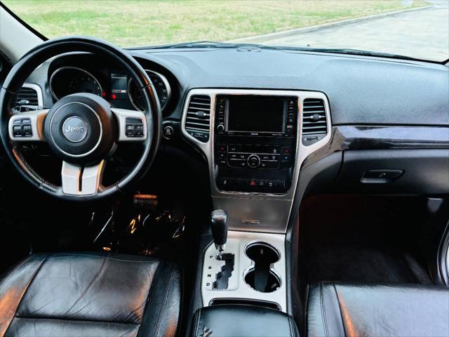 Photo of 2013 Brilliant Black Crystal Pearlcoat Jeep Grand Cherokee