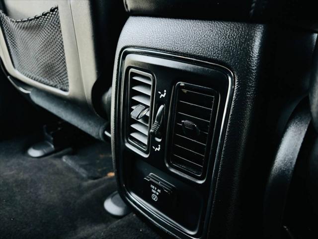 Photo of 2013 Brilliant Black Crystal Pearlcoat Jeep Grand Cherokee