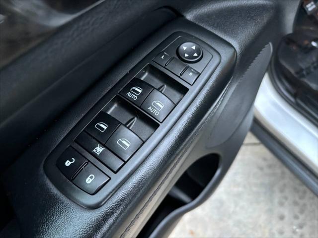 Photo of 2013 Brilliant Black Crystal Pearlcoat Jeep Grand Cherokee