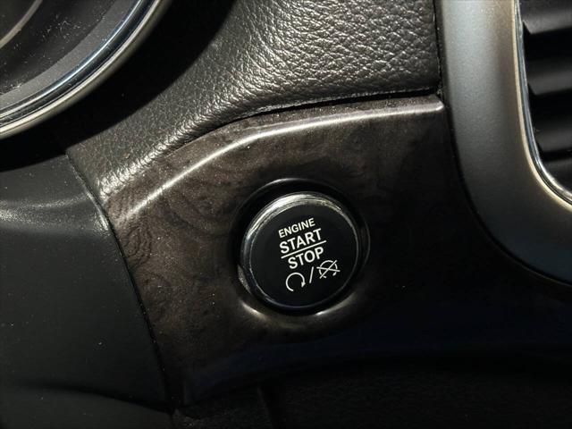 Photo of 2013 Brilliant Black Crystal Pearlcoat Jeep Grand Cherokee