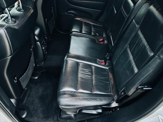 Photo of 2013 Brilliant Black Crystal Pearlcoat Jeep Grand Cherokee
