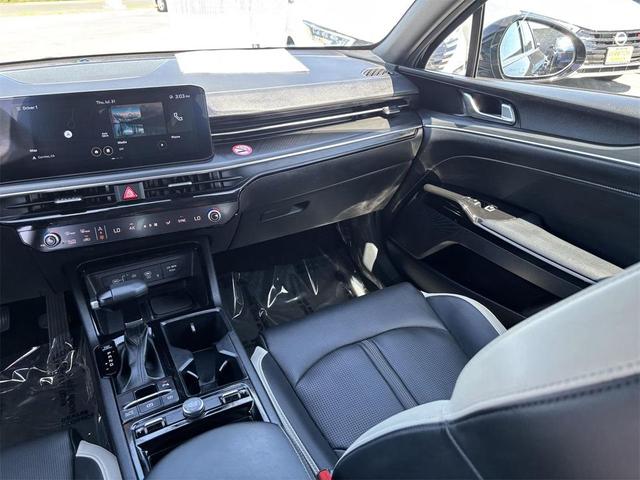 Photo of 2025 Aurora Black Pearl Kia K5