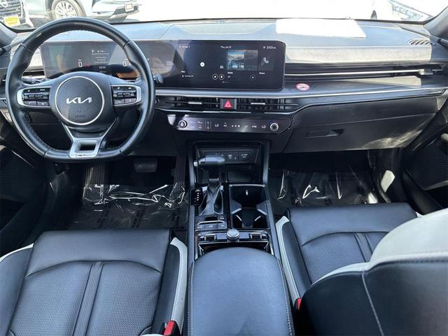 Photo of 2025 Aurora Black Pearl Kia K5