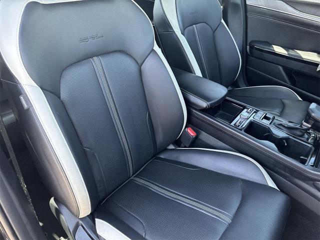 Photo of 2025 Aurora Black Pearl Kia K5