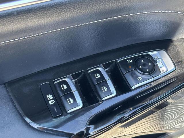 Photo of 2025 Aurora Black Pearl Kia K5