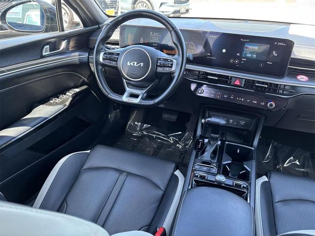 Photo of 2025 Aurora Black Pearl Kia K5
