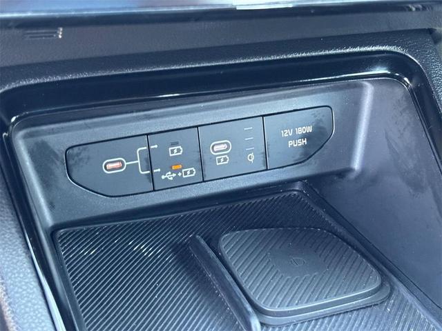 Photo of 2025 Aurora Black Pearl Kia K5