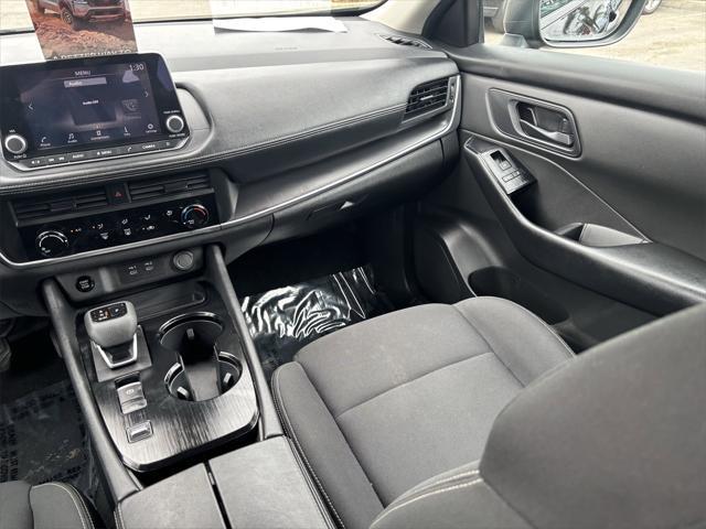 Photo of 2024 Super Black Nissan Rogue