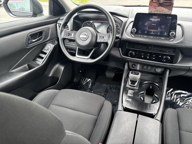 Photo of 2024 Super Black Nissan Rogue