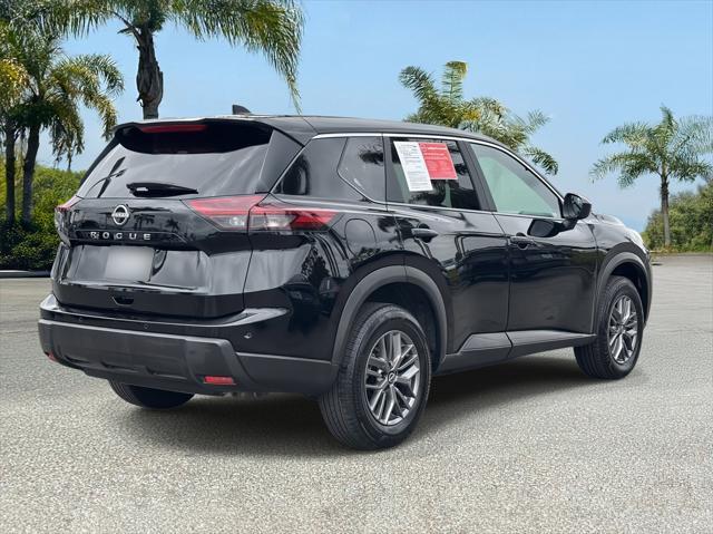 Photo of 2024 Super Black Nissan Rogue
