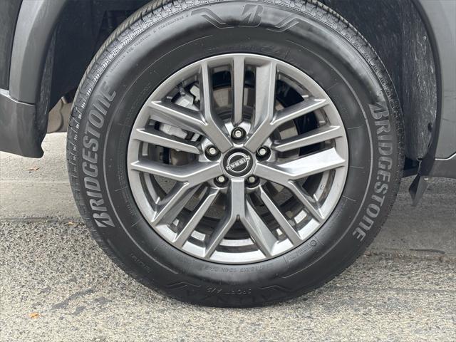 Photo of 2024 Super Black Nissan Rogue