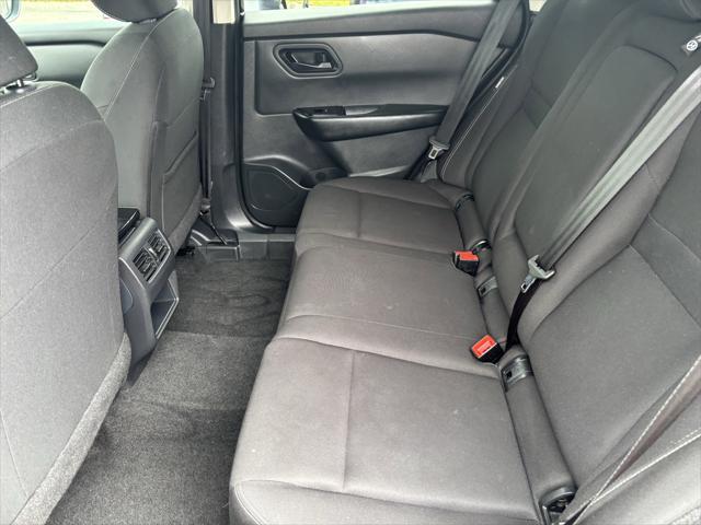 Photo of 2024 Super Black Nissan Rogue