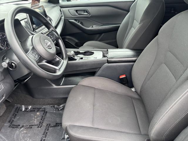Photo of 2024 Super Black Nissan Rogue