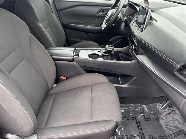 Photo of 2024 Super Black Nissan Rogue