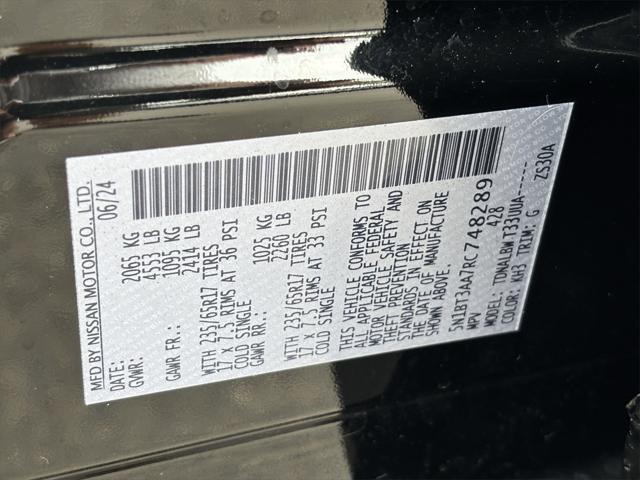 Photo of 2024 Super Black Nissan Rogue