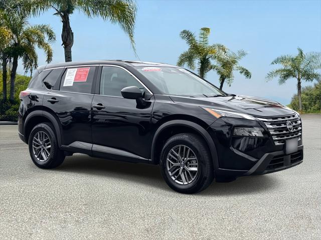 Photo of 2024 Super Black Nissan Rogue