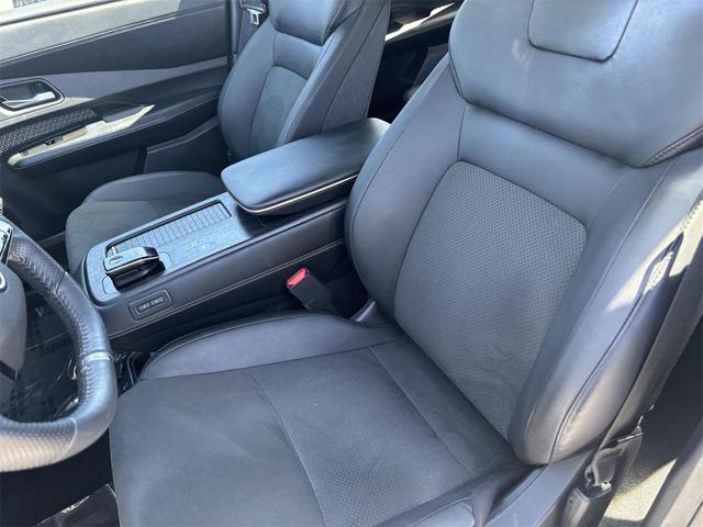 Photo of 2023 Everest White Pearl Tricoat Nissan ARIYA