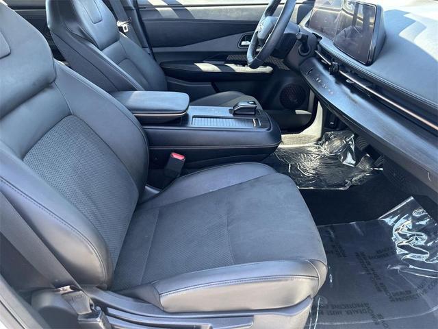 Photo of 2023 Everest White Pearl Tricoat Nissan ARIYA