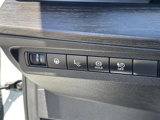 Photo of 2023 Everest White Pearl Tricoat Nissan ARIYA
