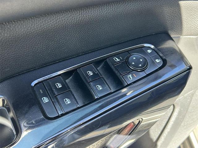 Photo of 2022 Brilliant Silver Metallic Nissan Pathfinder