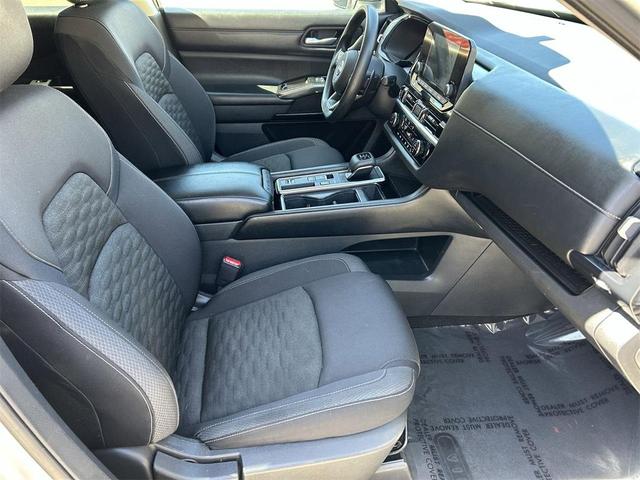Photo of 2022 Brilliant Silver Metallic Nissan Pathfinder