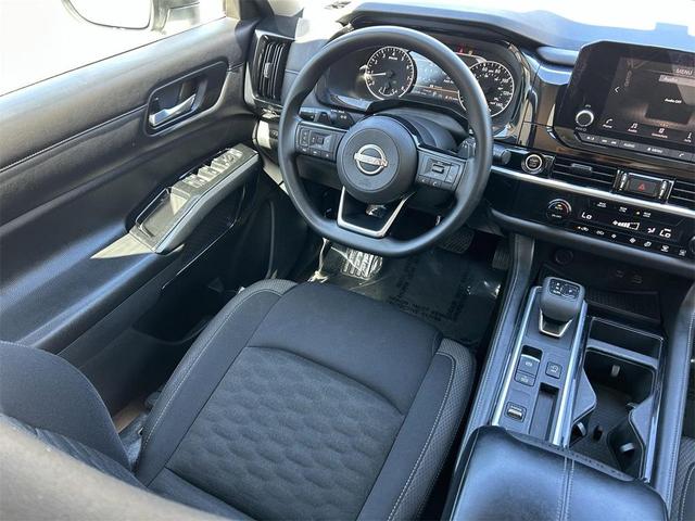 Photo of 2022 Brilliant Silver Metallic Nissan Pathfinder