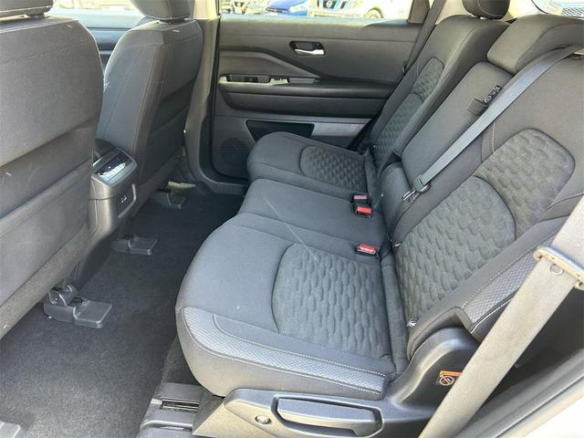 Photo of 2022 Brilliant Silver Metallic Nissan Pathfinder