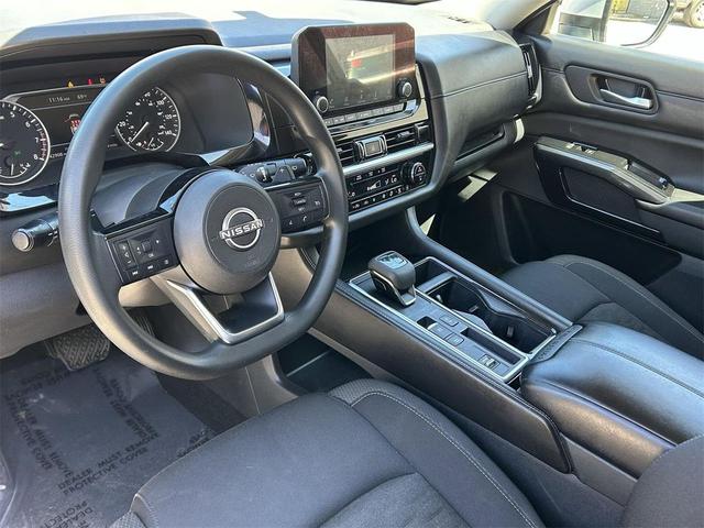 Photo of 2022 Brilliant Silver Metallic Nissan Pathfinder