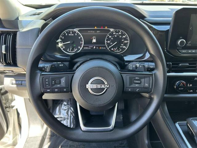 Photo of 2022 Brilliant Silver Metallic Nissan Pathfinder