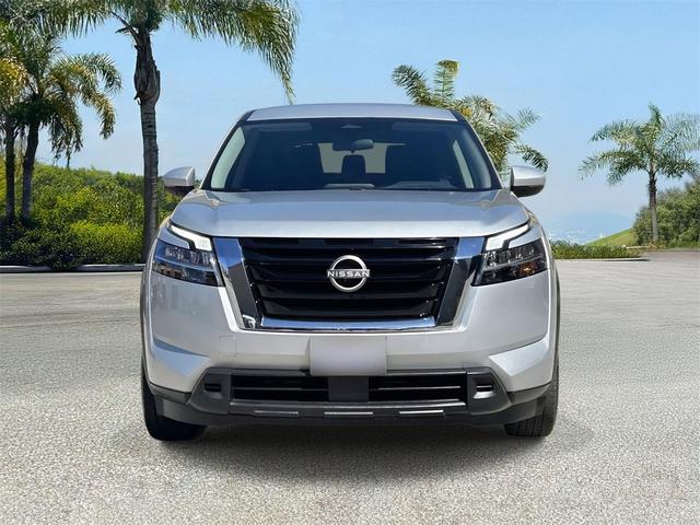 Photo of 2022 Brilliant Silver Metallic Nissan Pathfinder