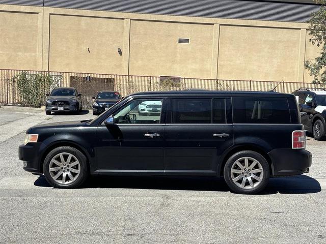 Photo of 2011 Tuxedo Black Metallic Ford Flex