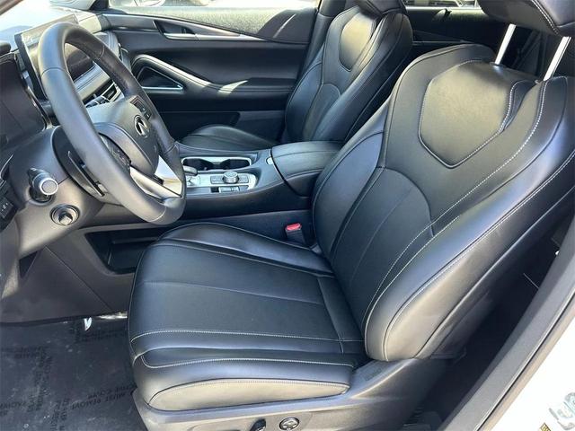 Photo of 2026 Radiant White INFINITI QX60
