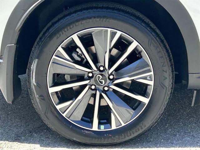 Photo of 2026 Radiant White INFINITI QX60