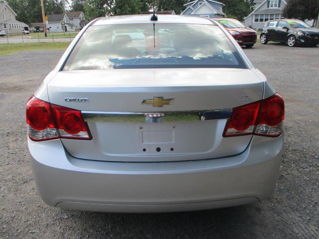 Photo of 2015 SILVER ICE METALLIC Chevrolet Cruze